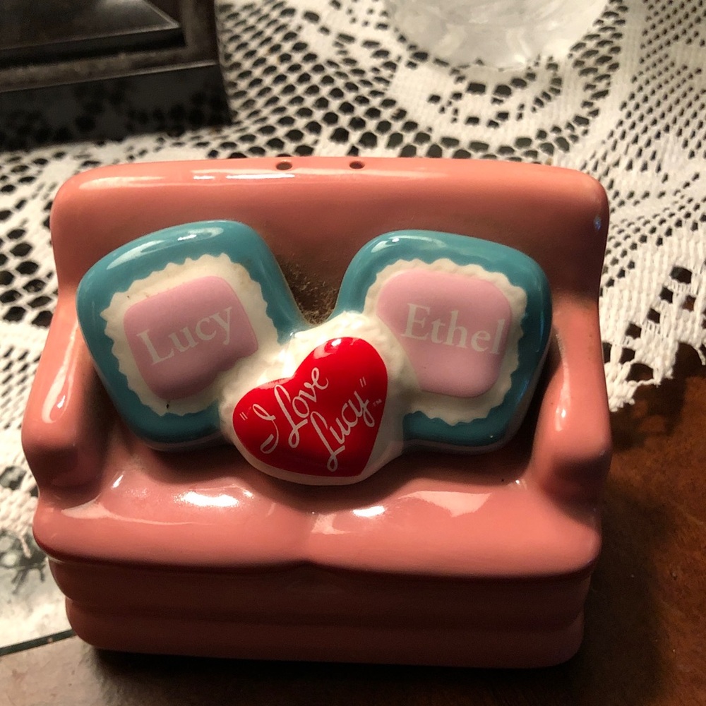 Sofa-shaped decorative item